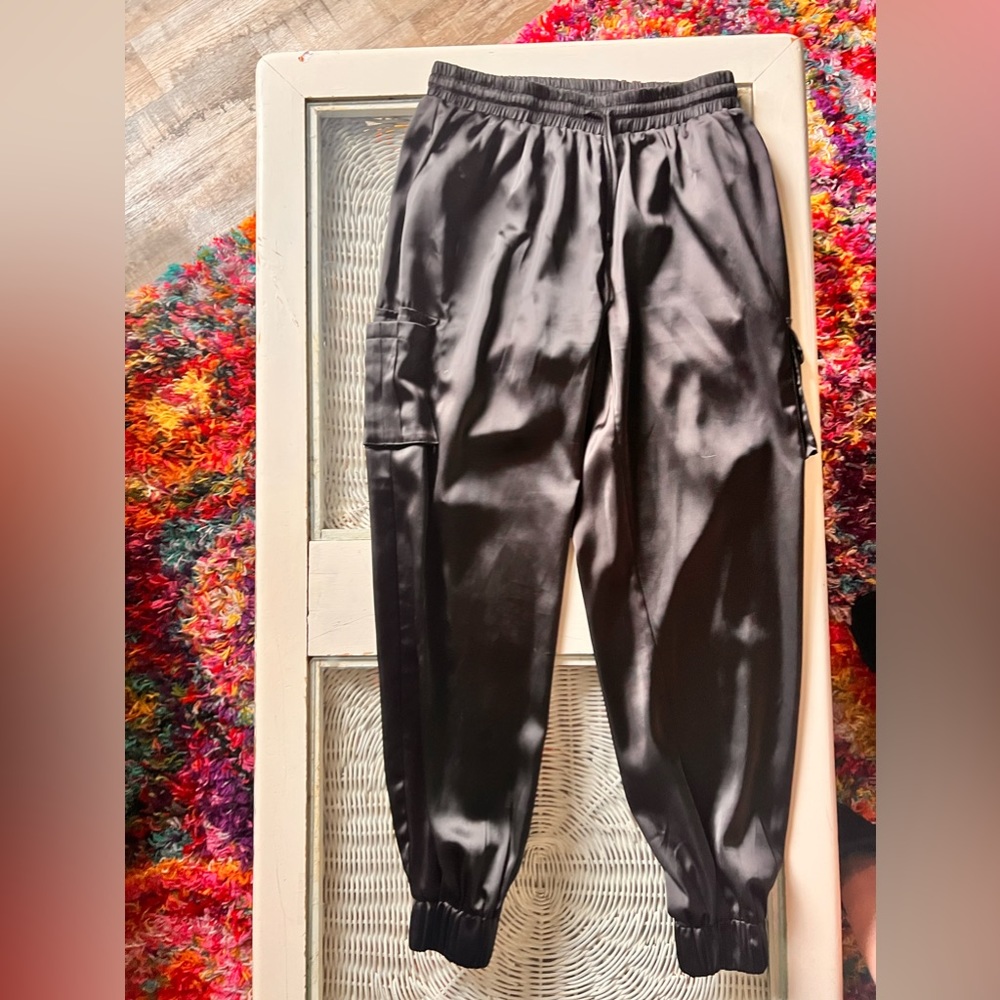 Glam size m satin jogger, pants black